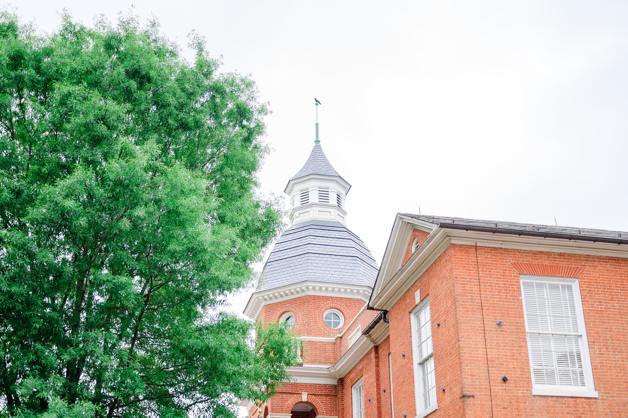Intimate elopement in the historic Annapolis, Maryland photographed by Baltimore Wedding Photographer Cait Kramer.