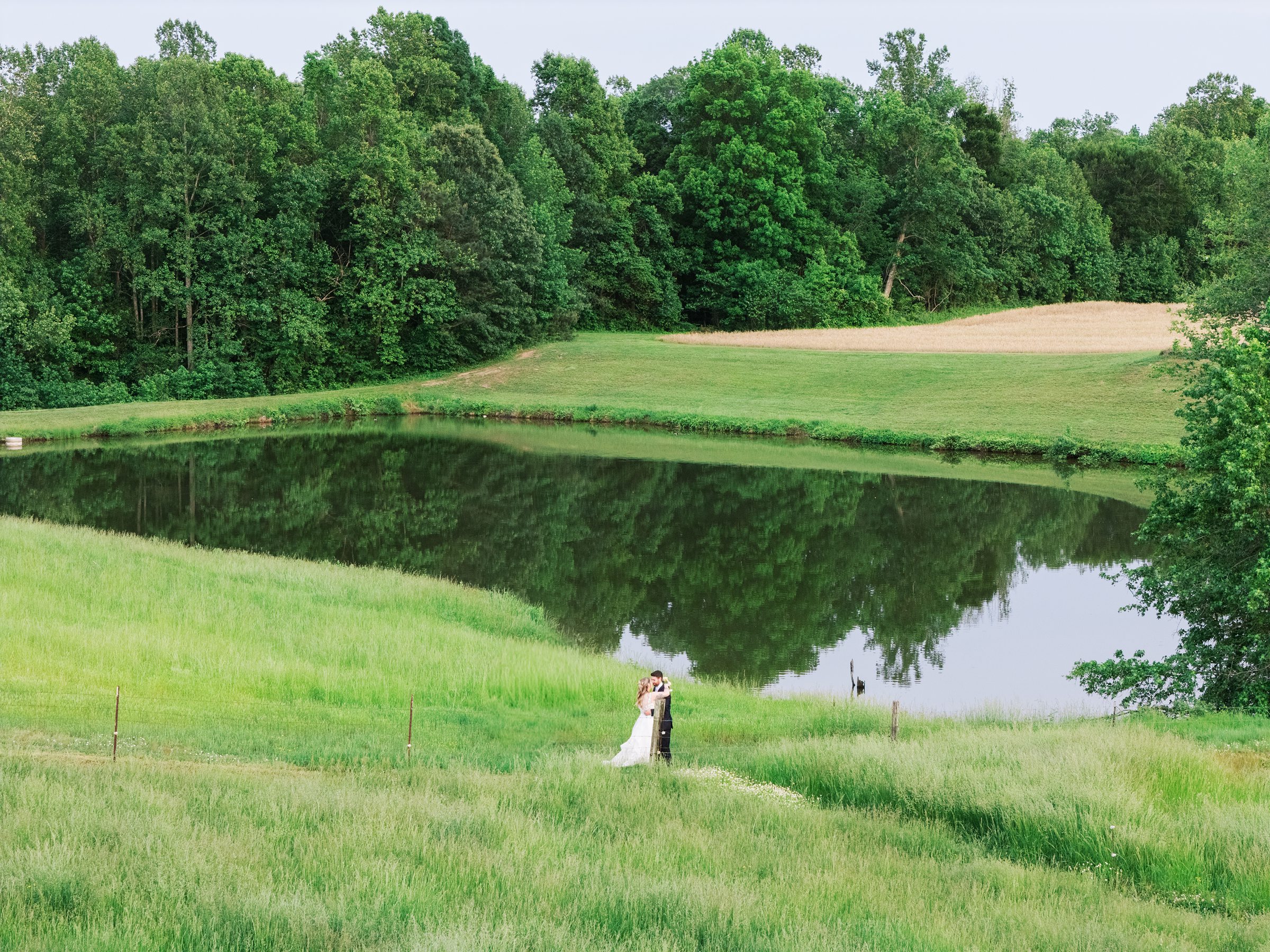 Pastel private estate wedding in Southern Maryland photographed by Baltimore Wedding Photographer Cait Kramer.