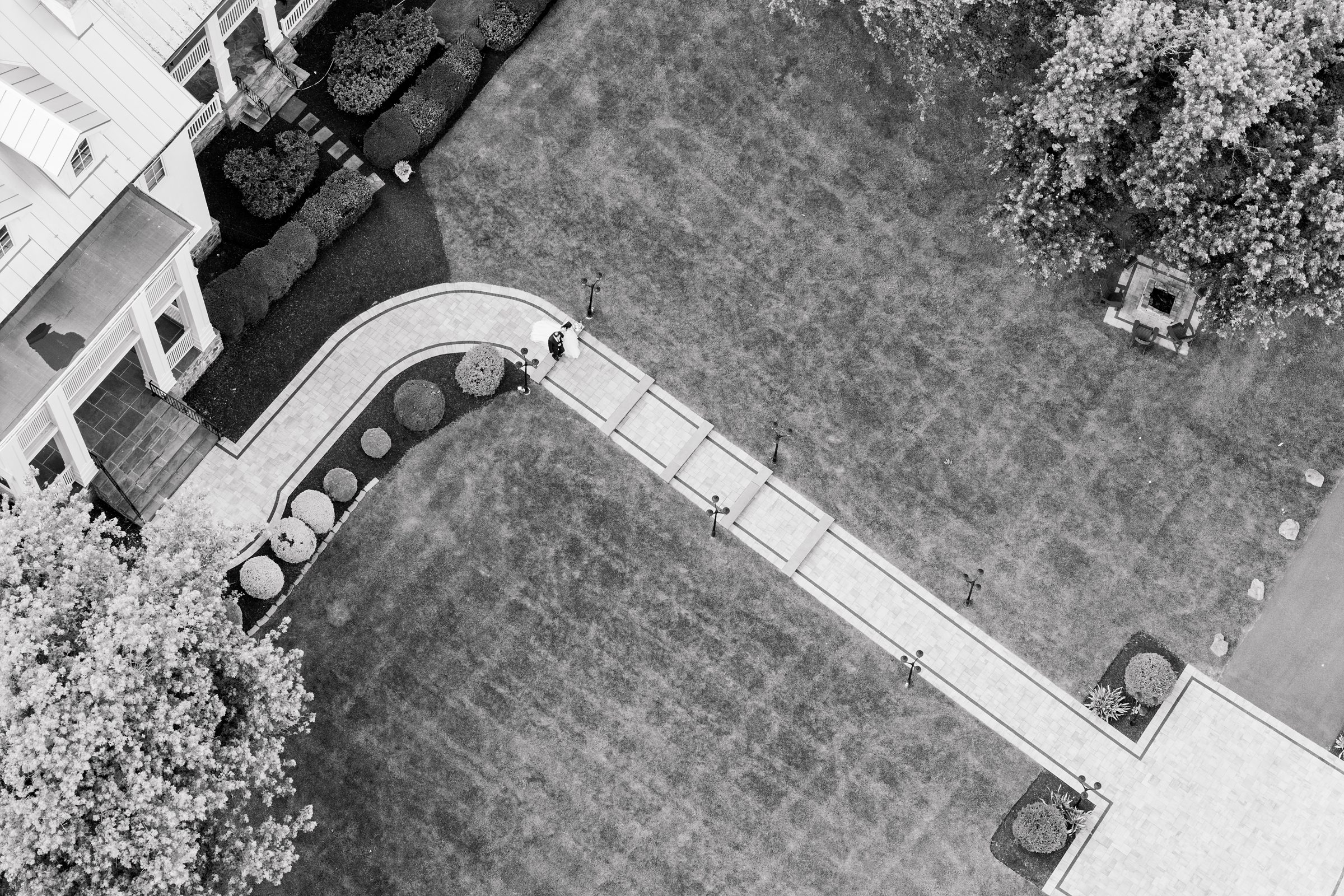 Wedding Ceremony at The View at Bluemont photographed by Baltimore Wedding Photographer Cait Kramer.