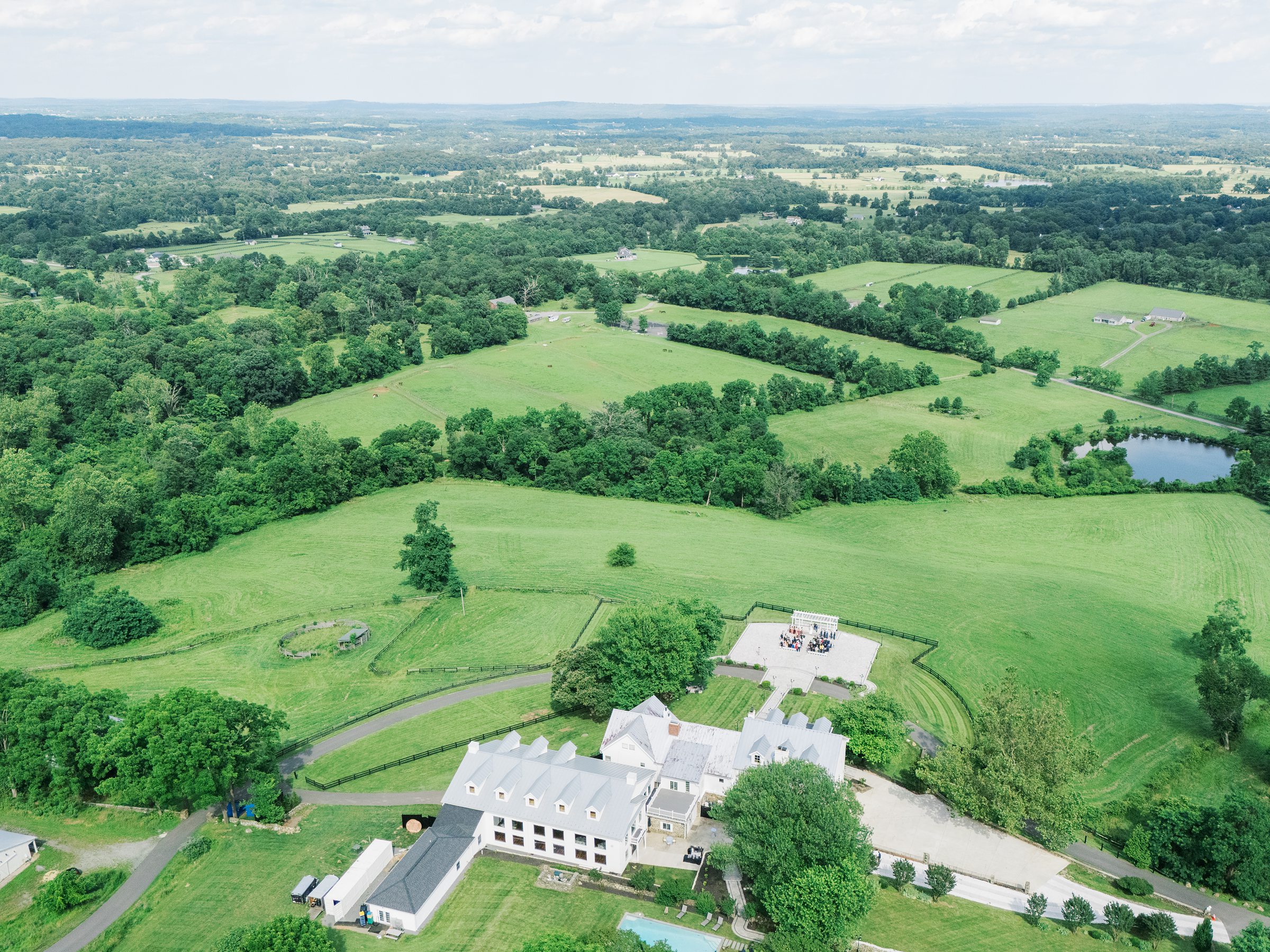 Wedding Ceremony at The View at Bluemont photographed by Baltimore Wedding Photographer Cait Kramer.
